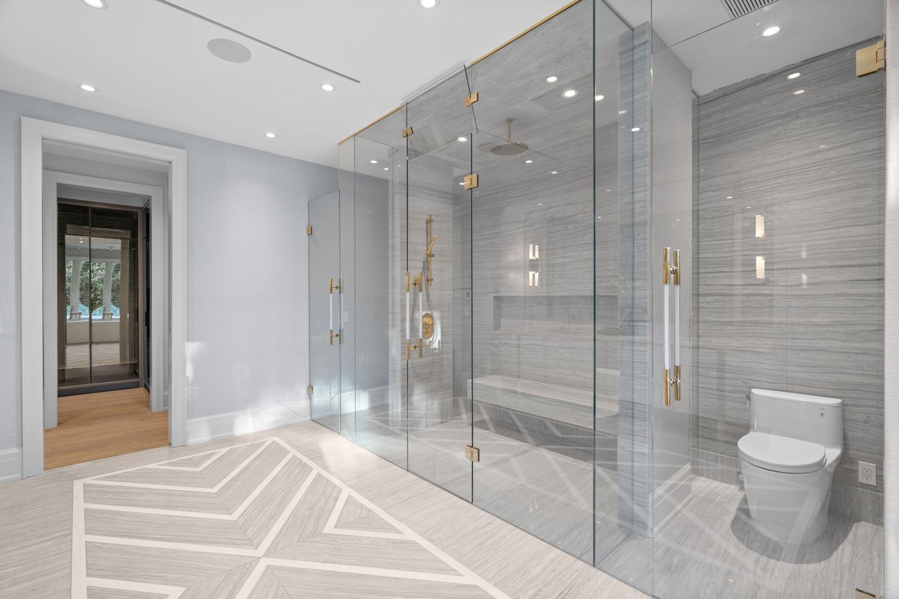Prestigious Dunvegan Rd