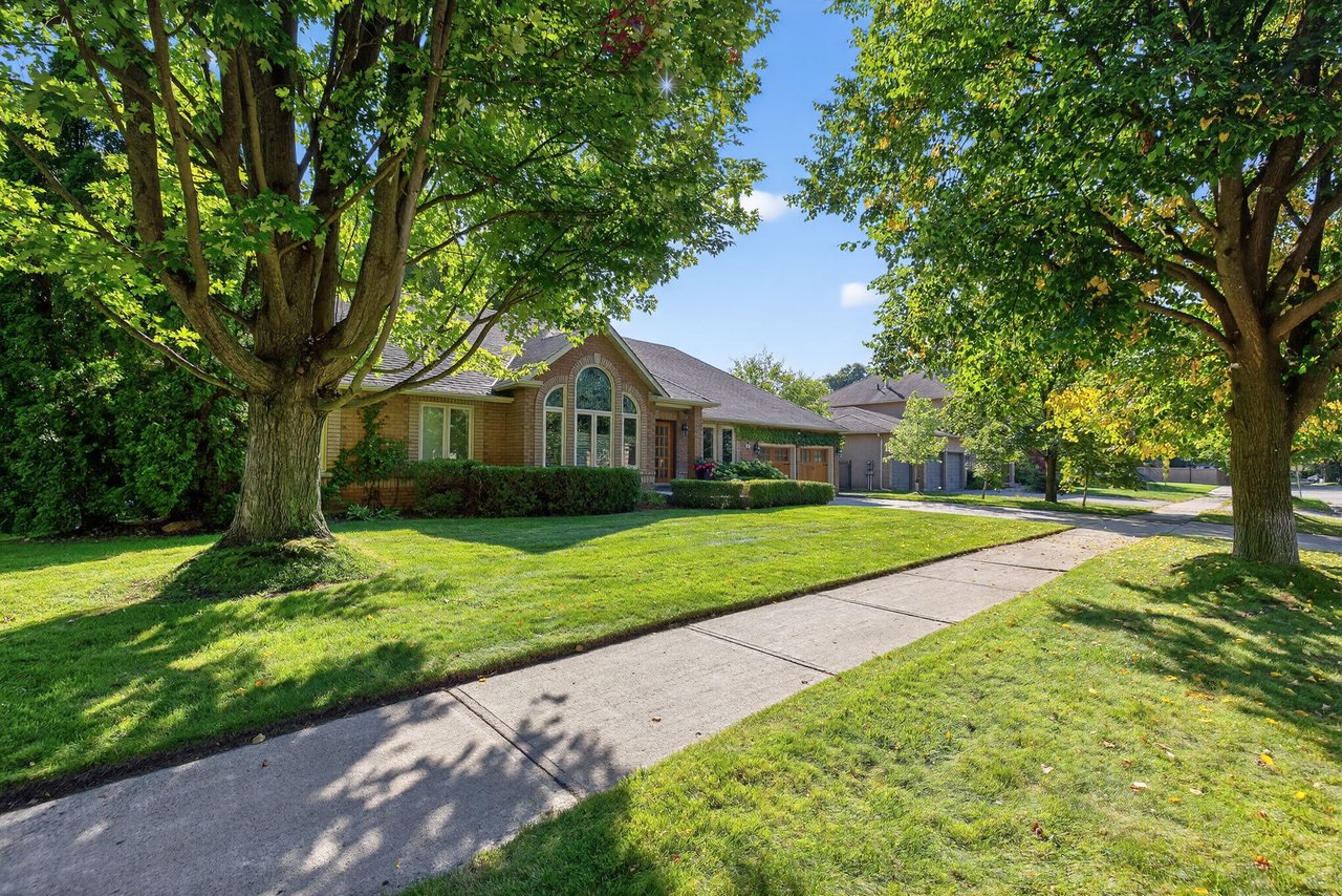 6 Falling Leaf Crt, Aurora