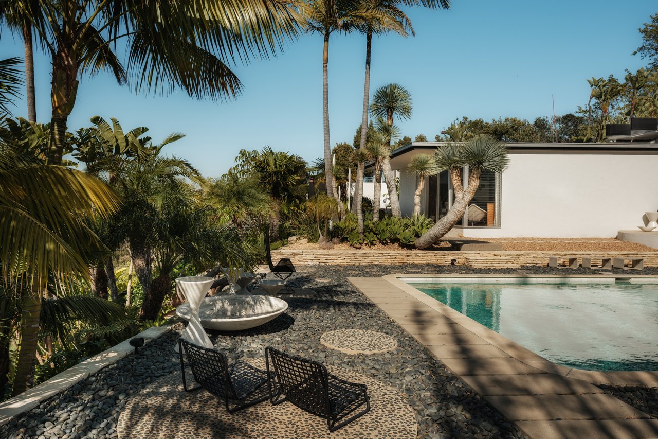 1911 La Mesa Dr