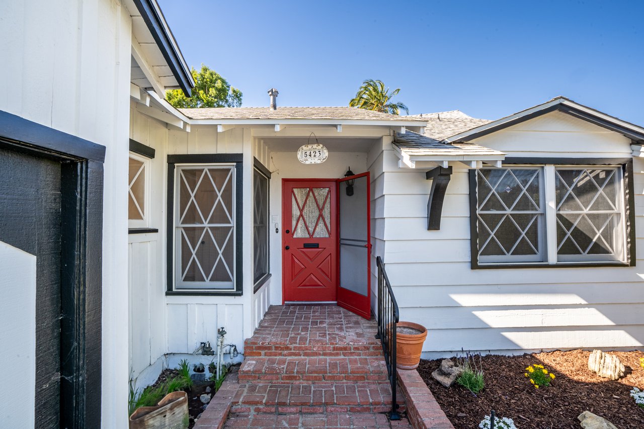 5423 Saloma Avenue