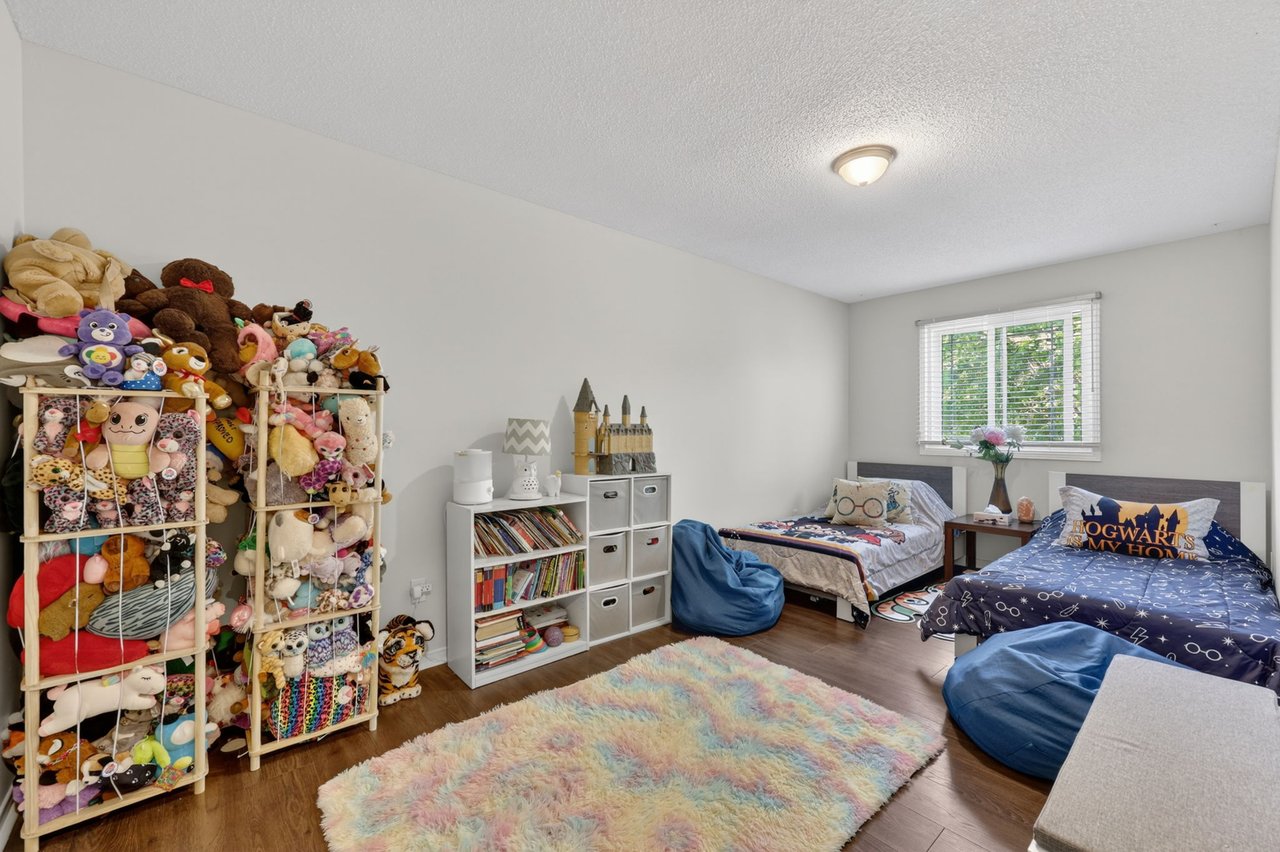 990 Anna Maria Ave