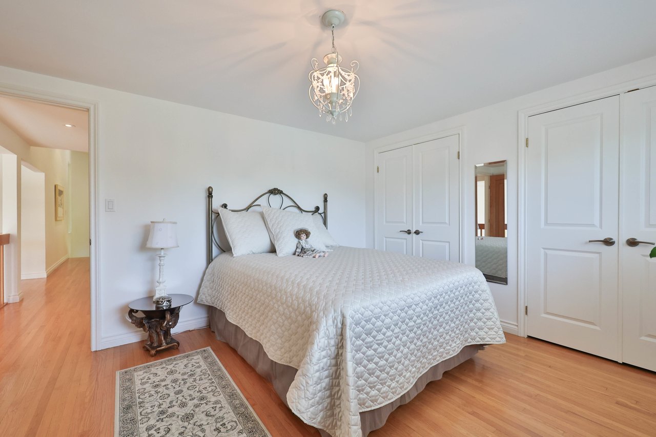 1270 1 Side Road, Burlington