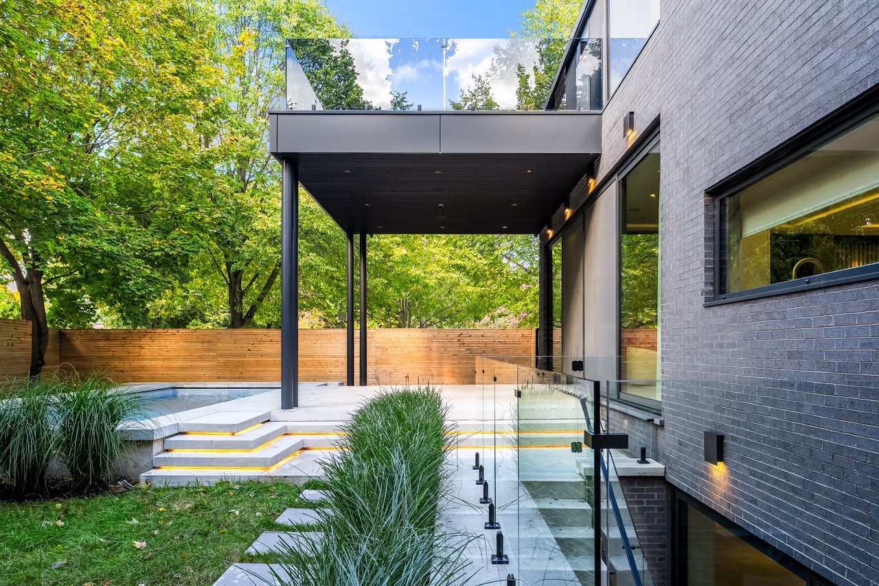 Pinnacle Of Modern Luxury Living