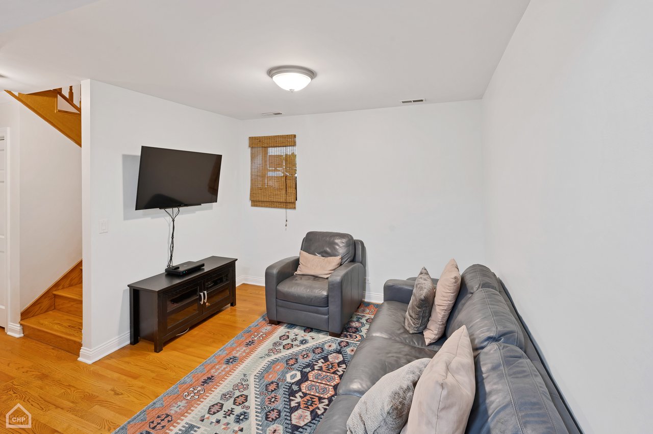 2332 N Hamilton Ave Unit: 1B