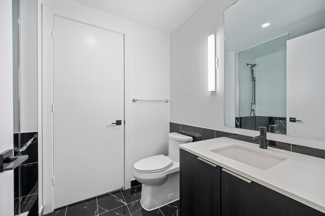 327 King Street W 307