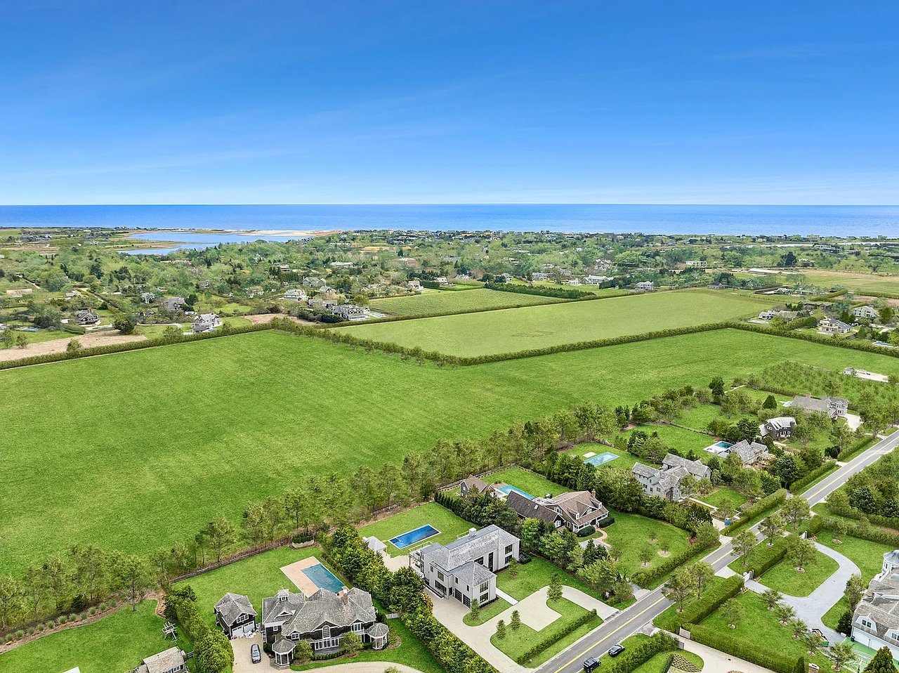 637 Halsey Ln - In Contract