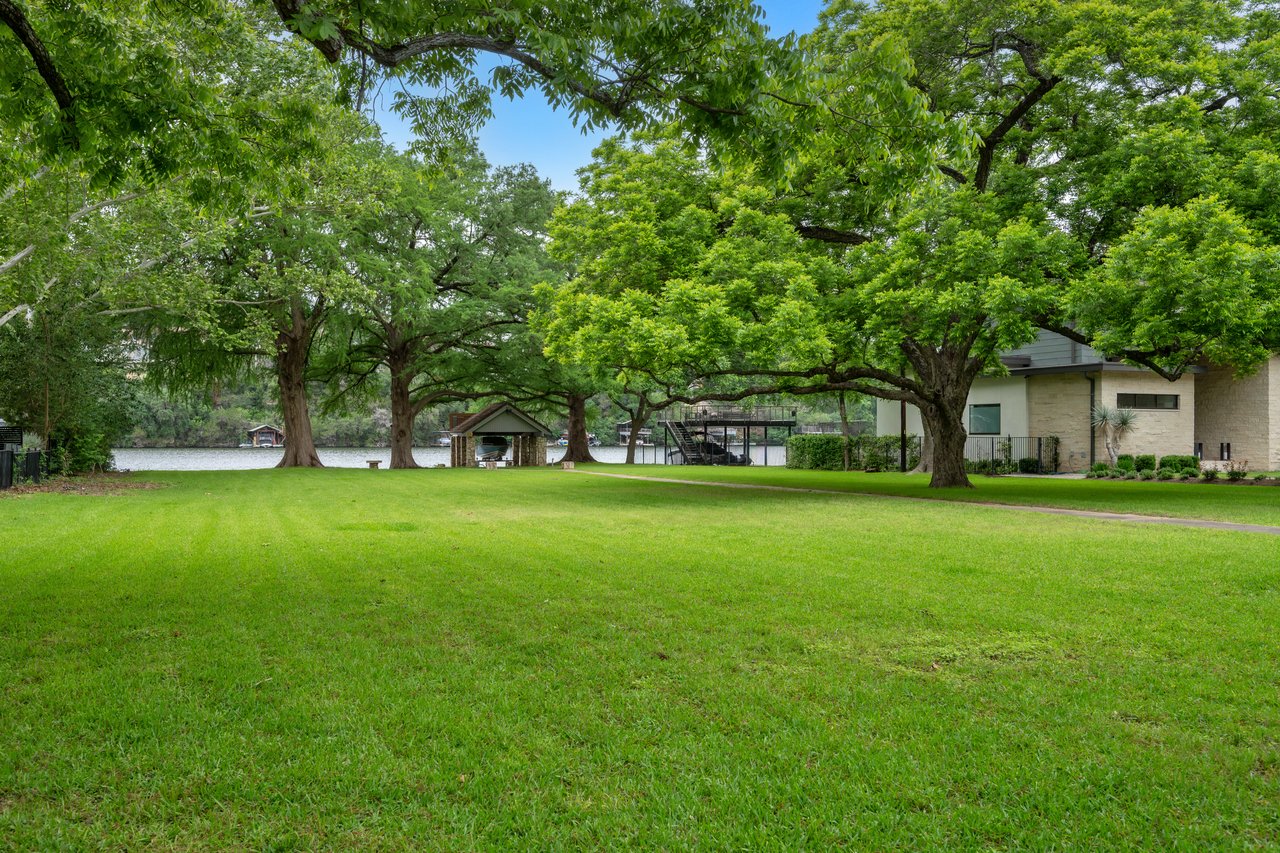 3200 Rivercrest Drive