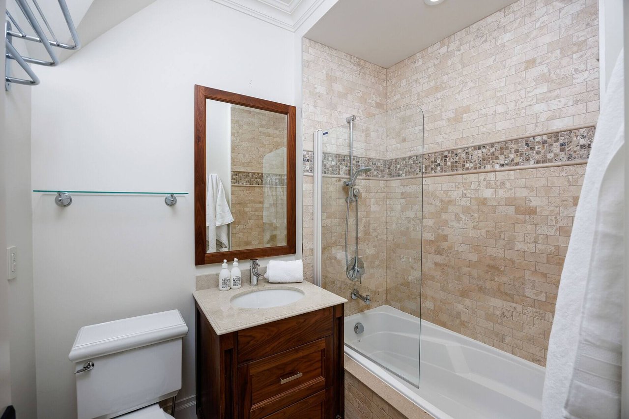 64 Brentwood Rd