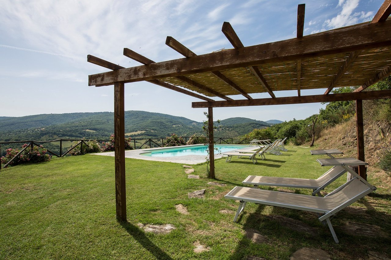 Hill Top Farmhouse with Swimming Pool