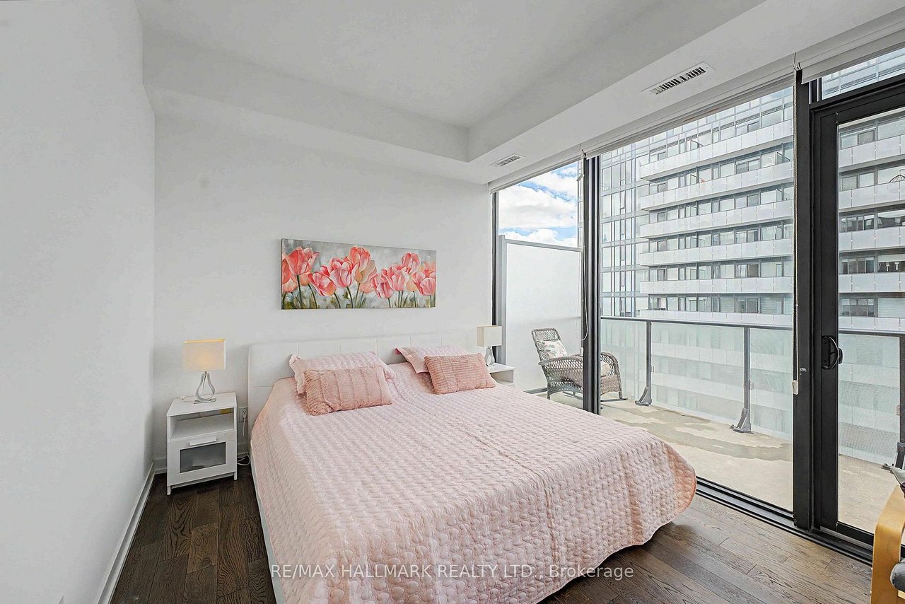 PRESTIGE LIVING AT YONGE & EGLINTON
