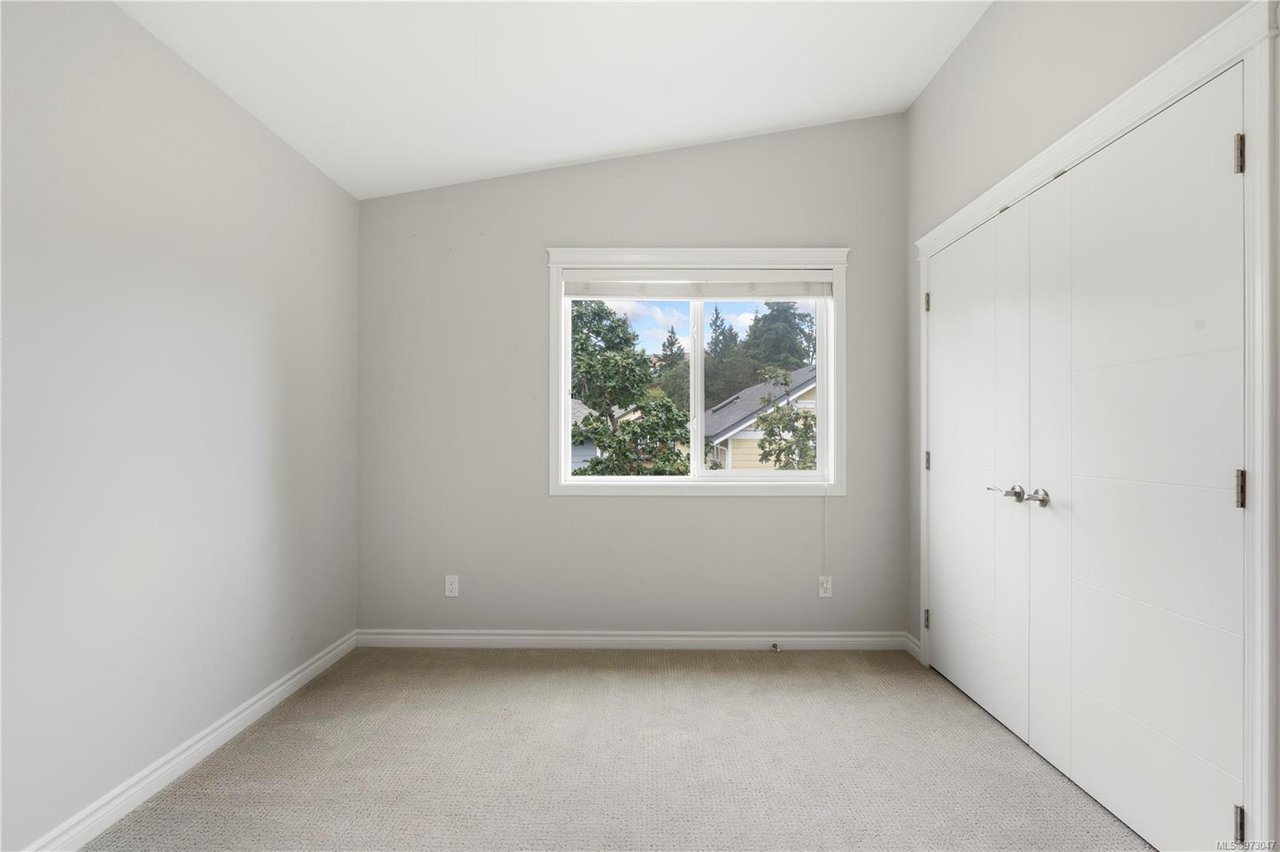 921 Whirlaway Cres