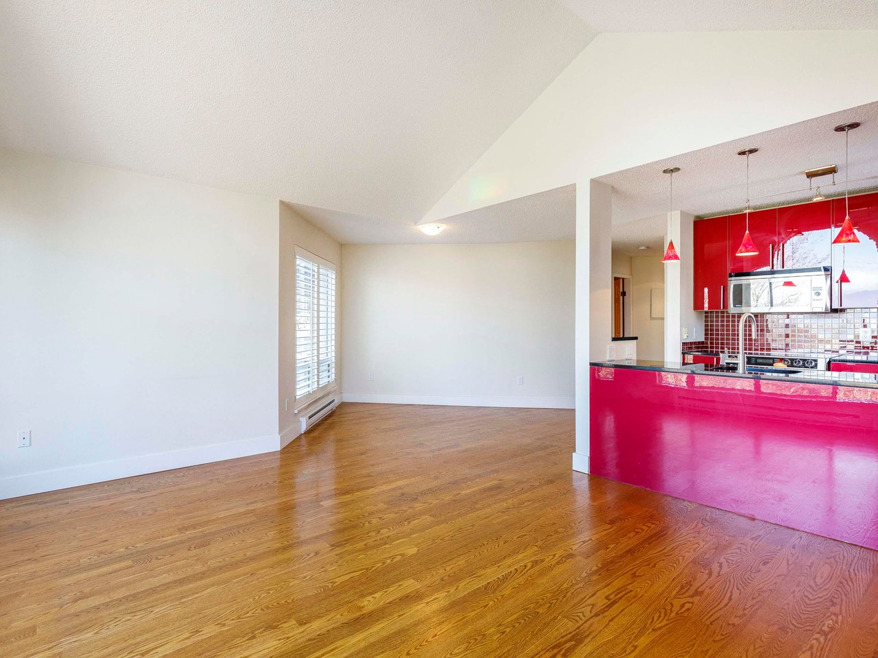 303-1100 W 7th Ave