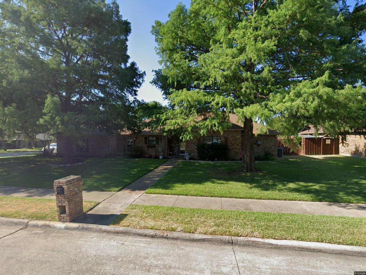 737 Cardinal Ln