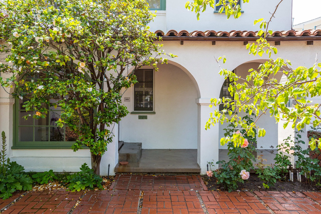 Romantic Spanish in Brentwood Glen