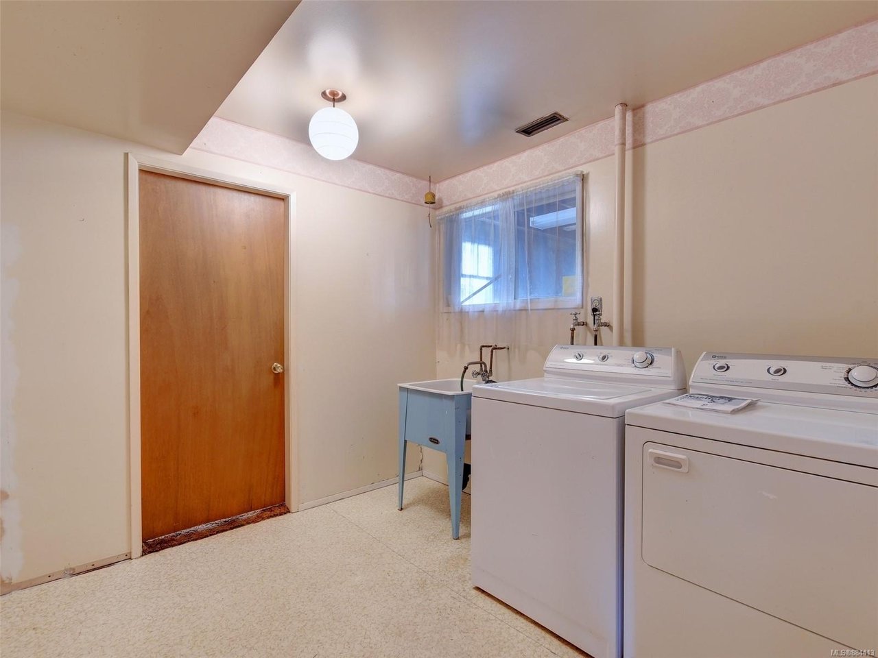 4253 Thornhill Cres