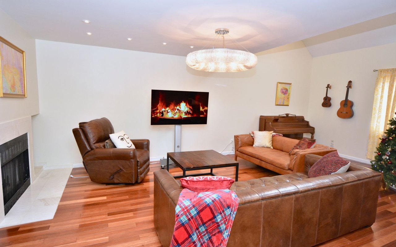 16 Lexington Ct