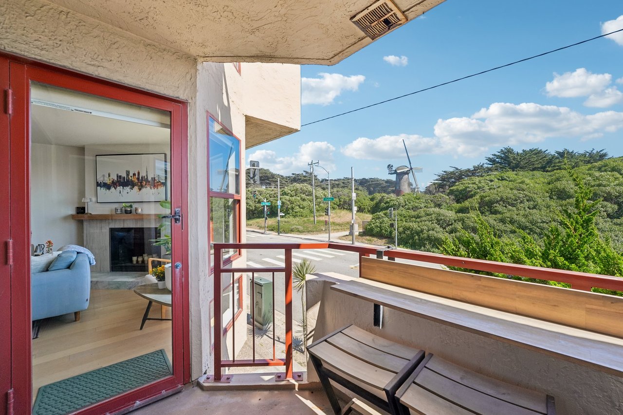 875 La Playa St