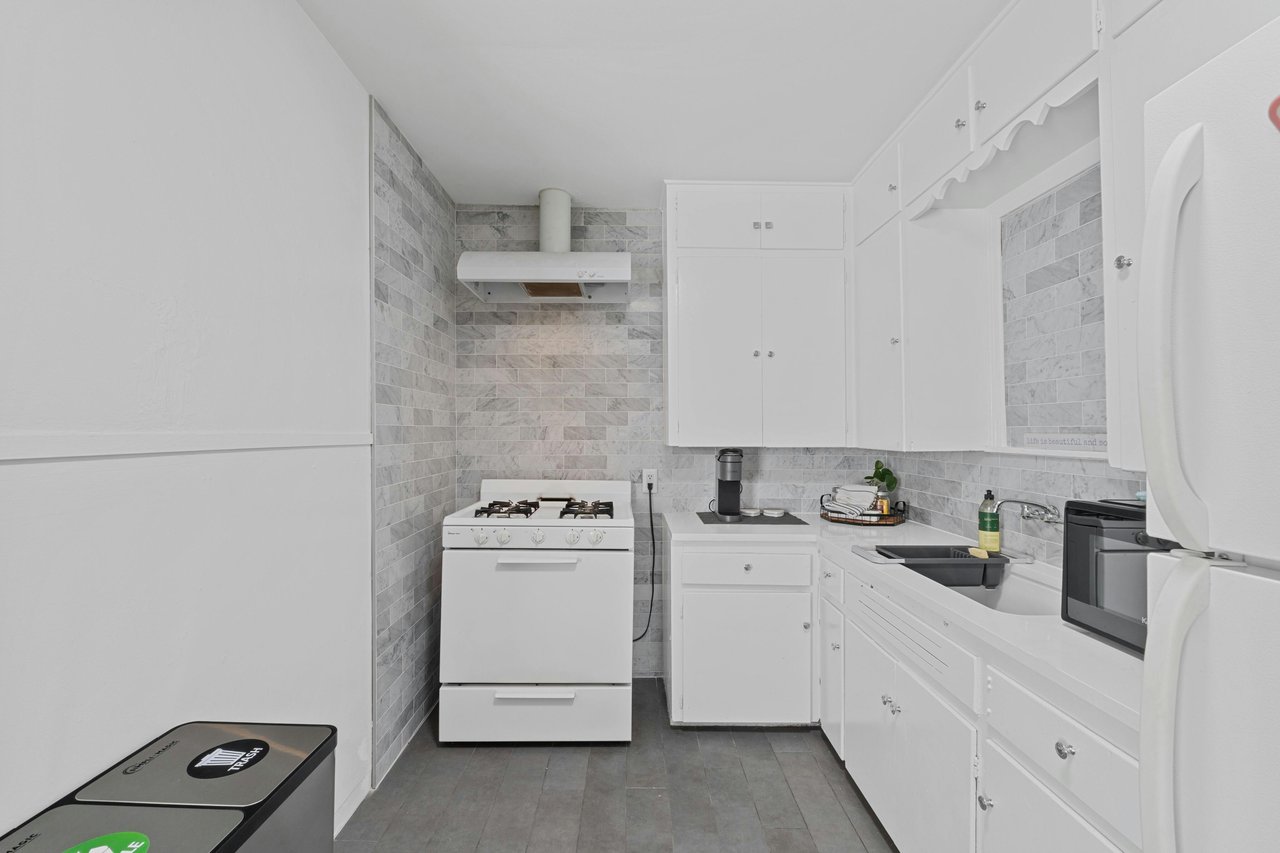 Room for Lease - 302 Moore Blvd Unit A