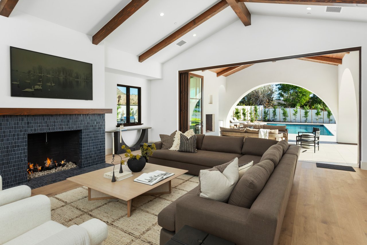 4605 E ROCKRIDGE Road