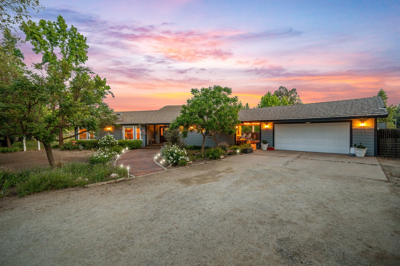 37797 Calle De Lobo