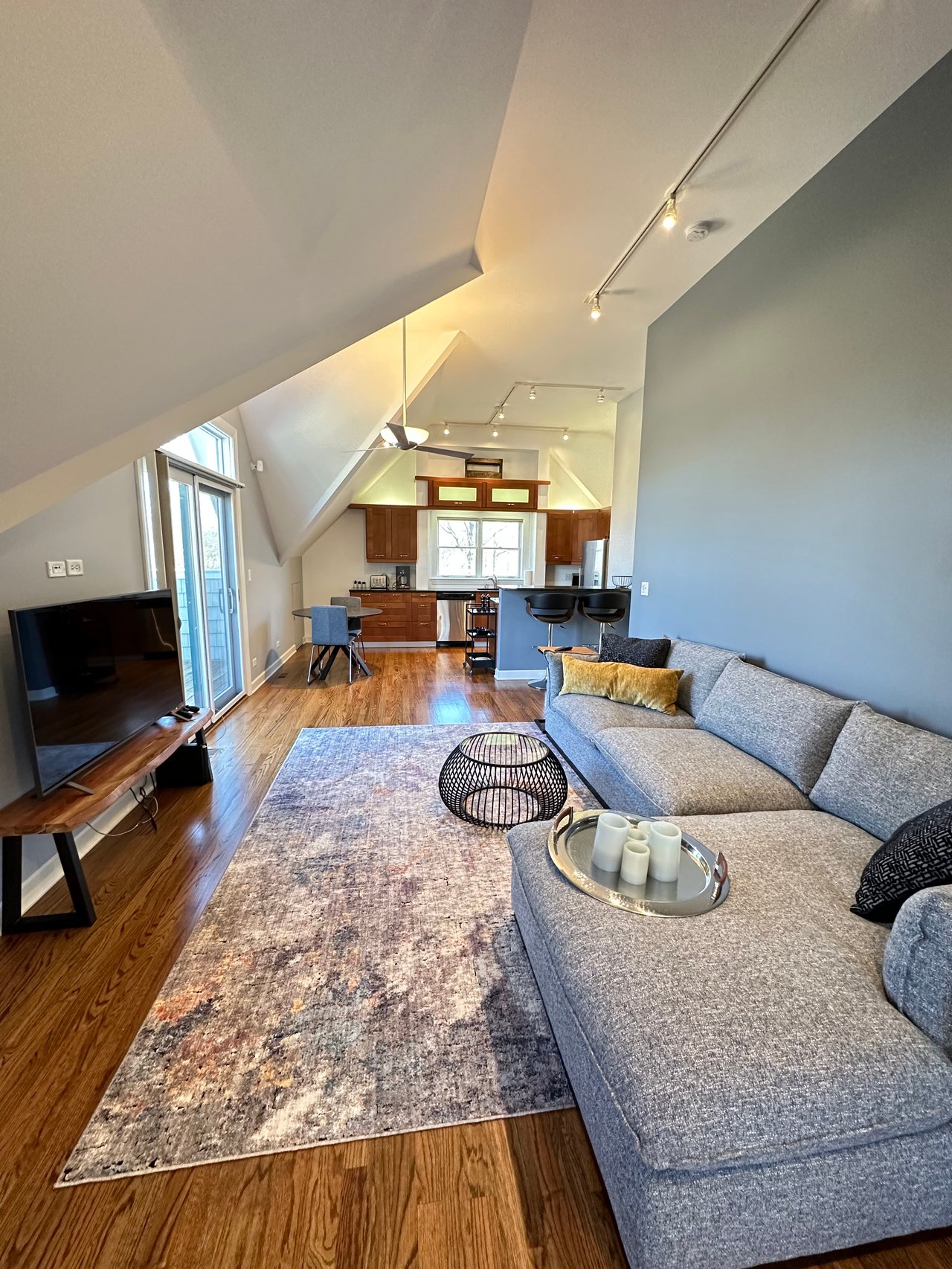 1040 S Edgewood