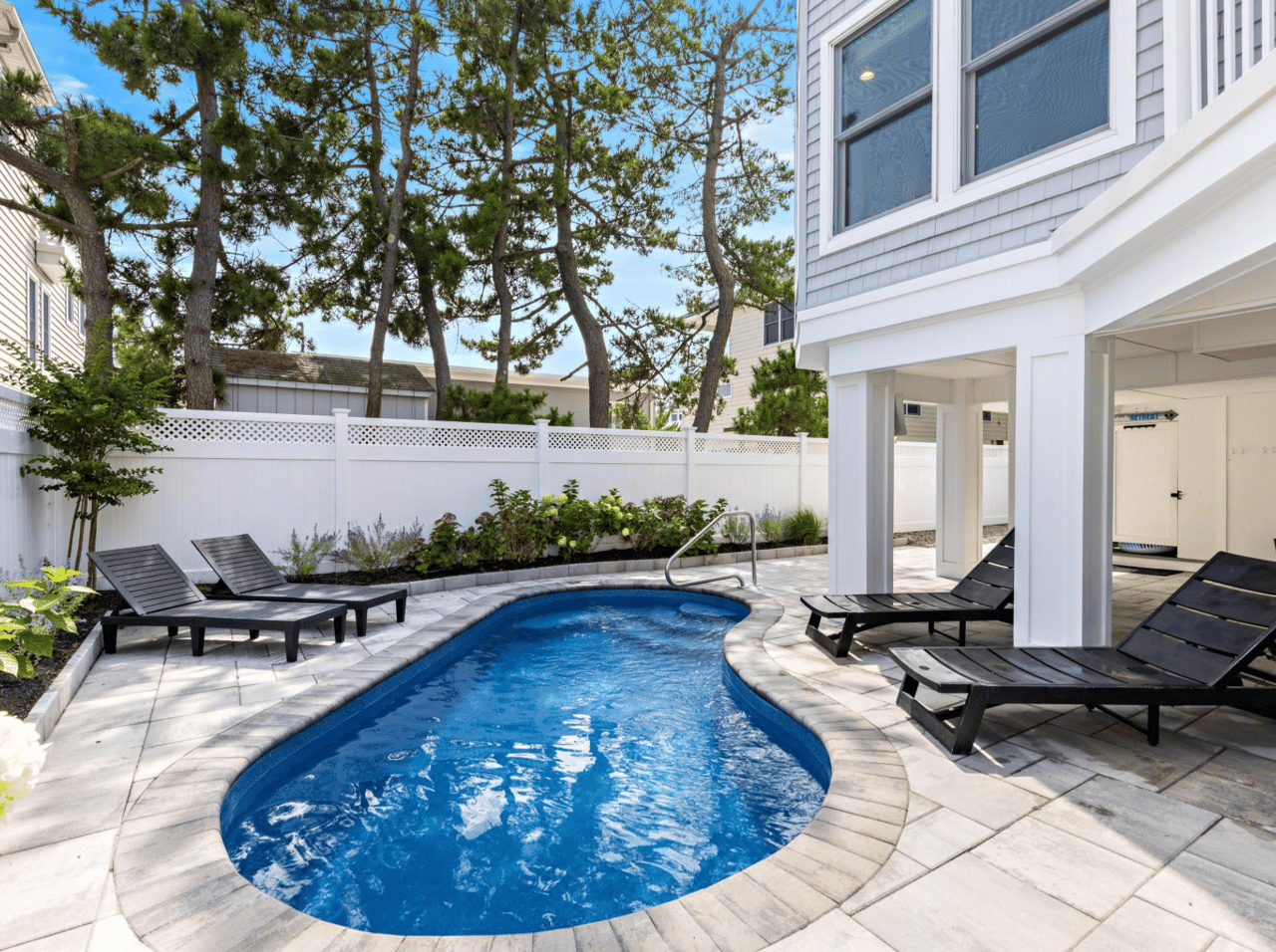 4 W Magnolia Ave 