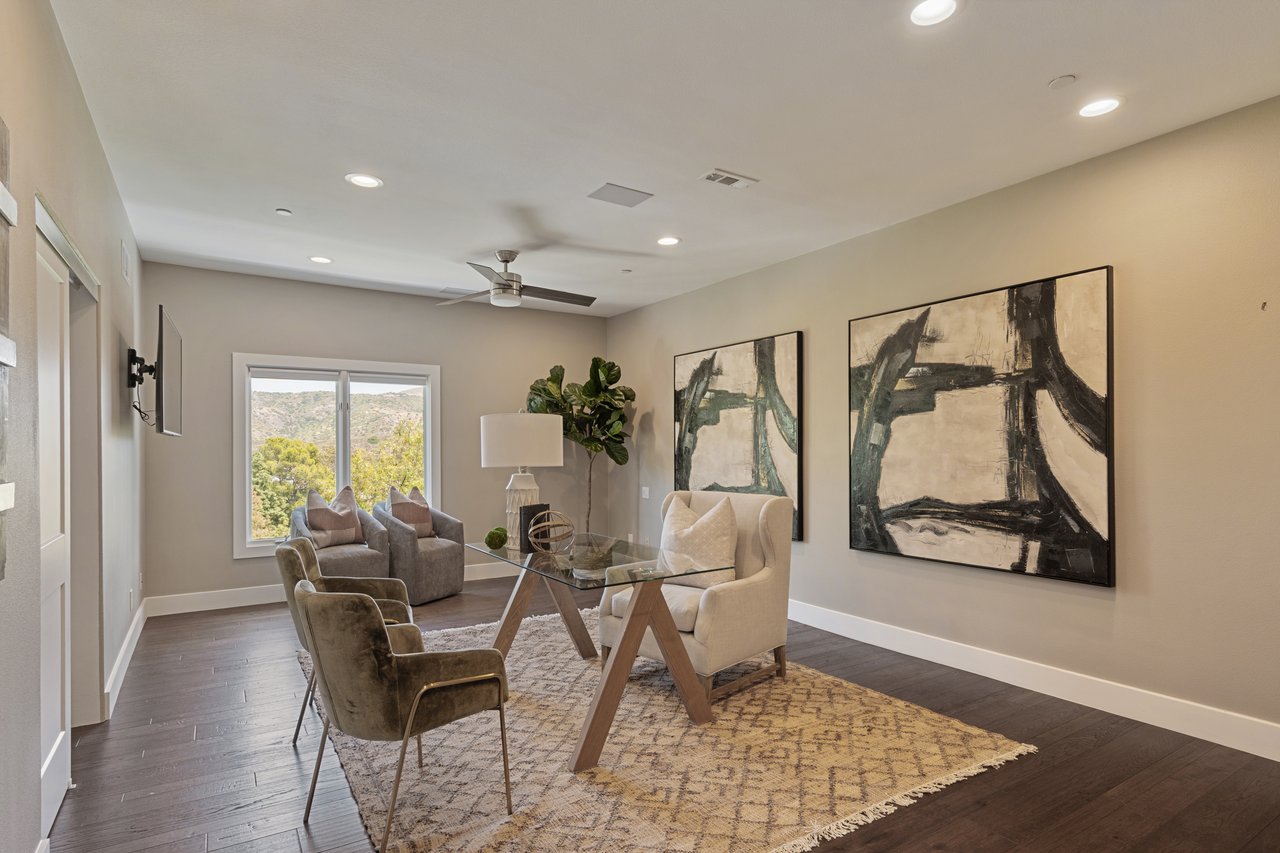 1805 Holly Tree Lane