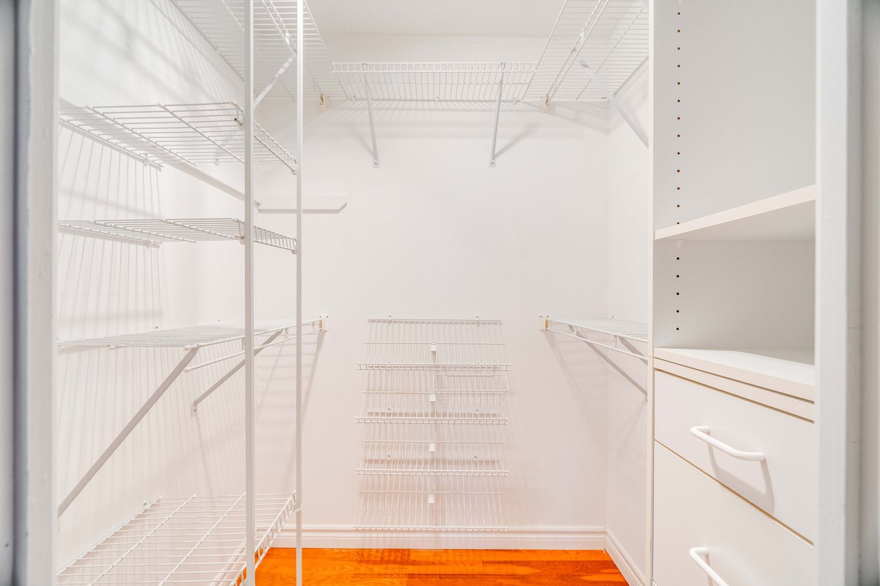 beautiful 2 bedroom 2 bath Condo in downtown London