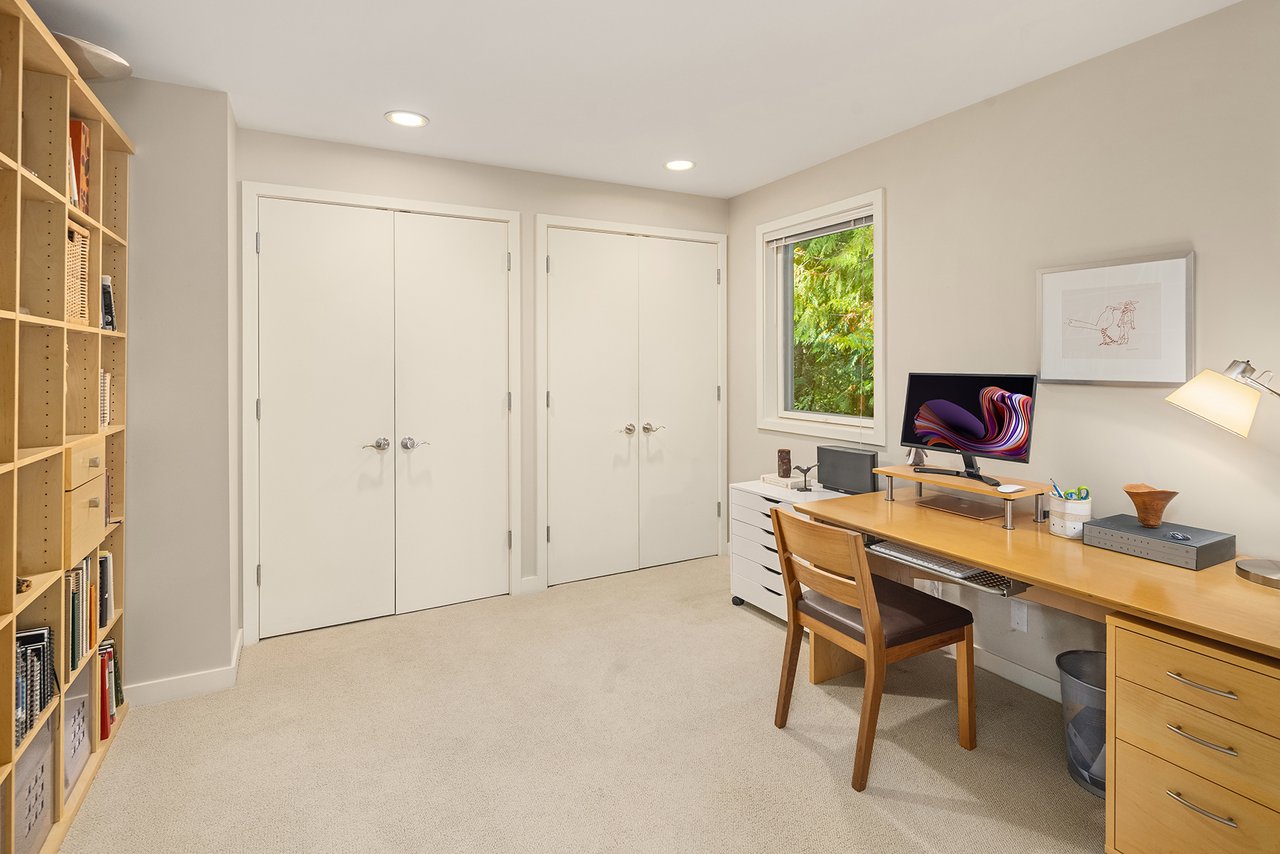 2604 W Lake Sammamish Pkwy NE