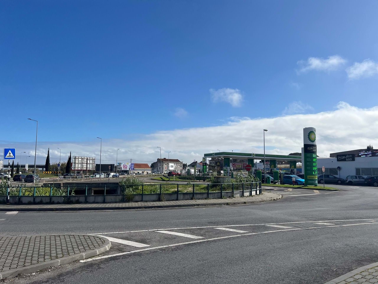 Prime Commercial Space Near Lisbon – Tenant in Place – 5% Annual Return