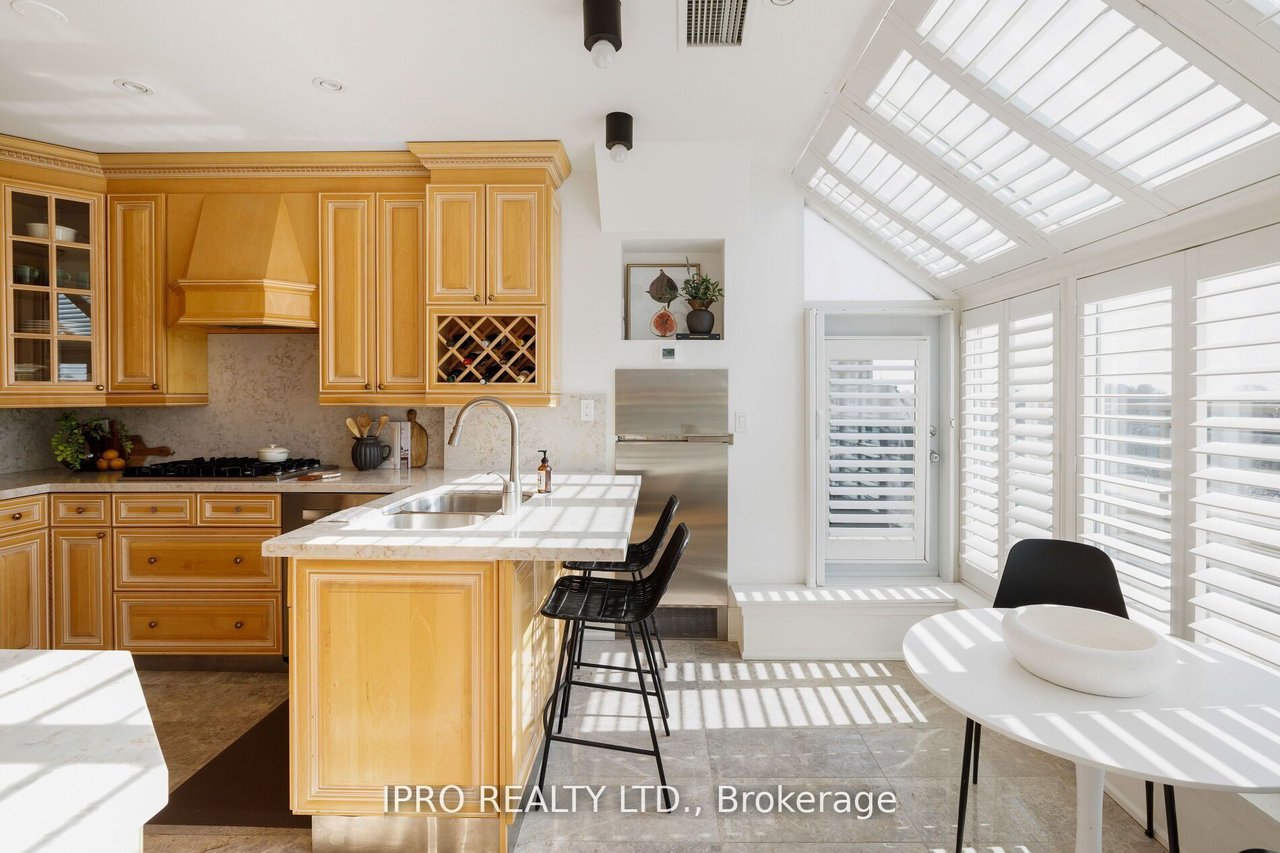 BOUTIQUE LIVING 
