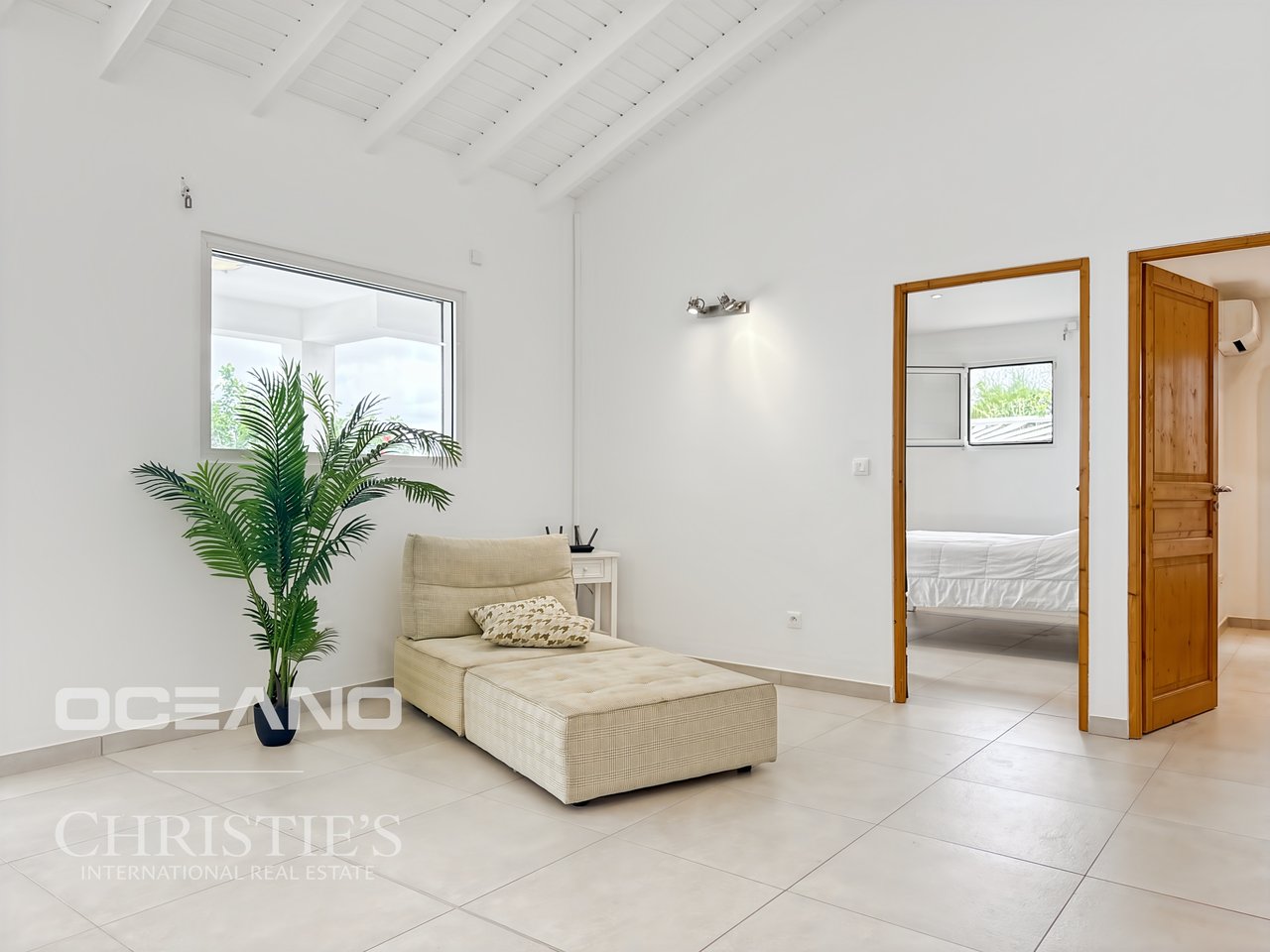 Villa with panoramic sea view