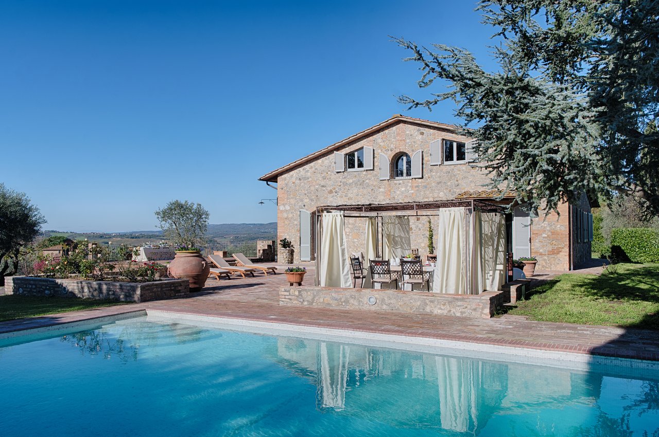 Tuscan Villa With Panoramic Country Views
