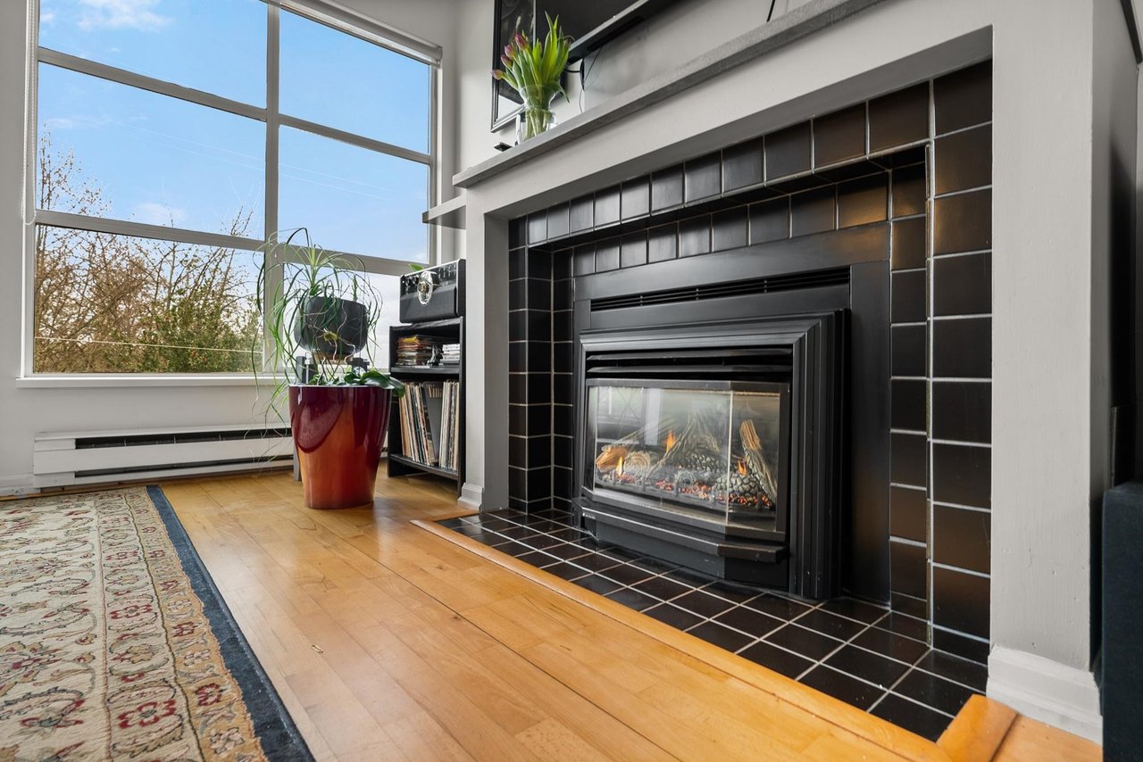 2556 Highbury St, #103