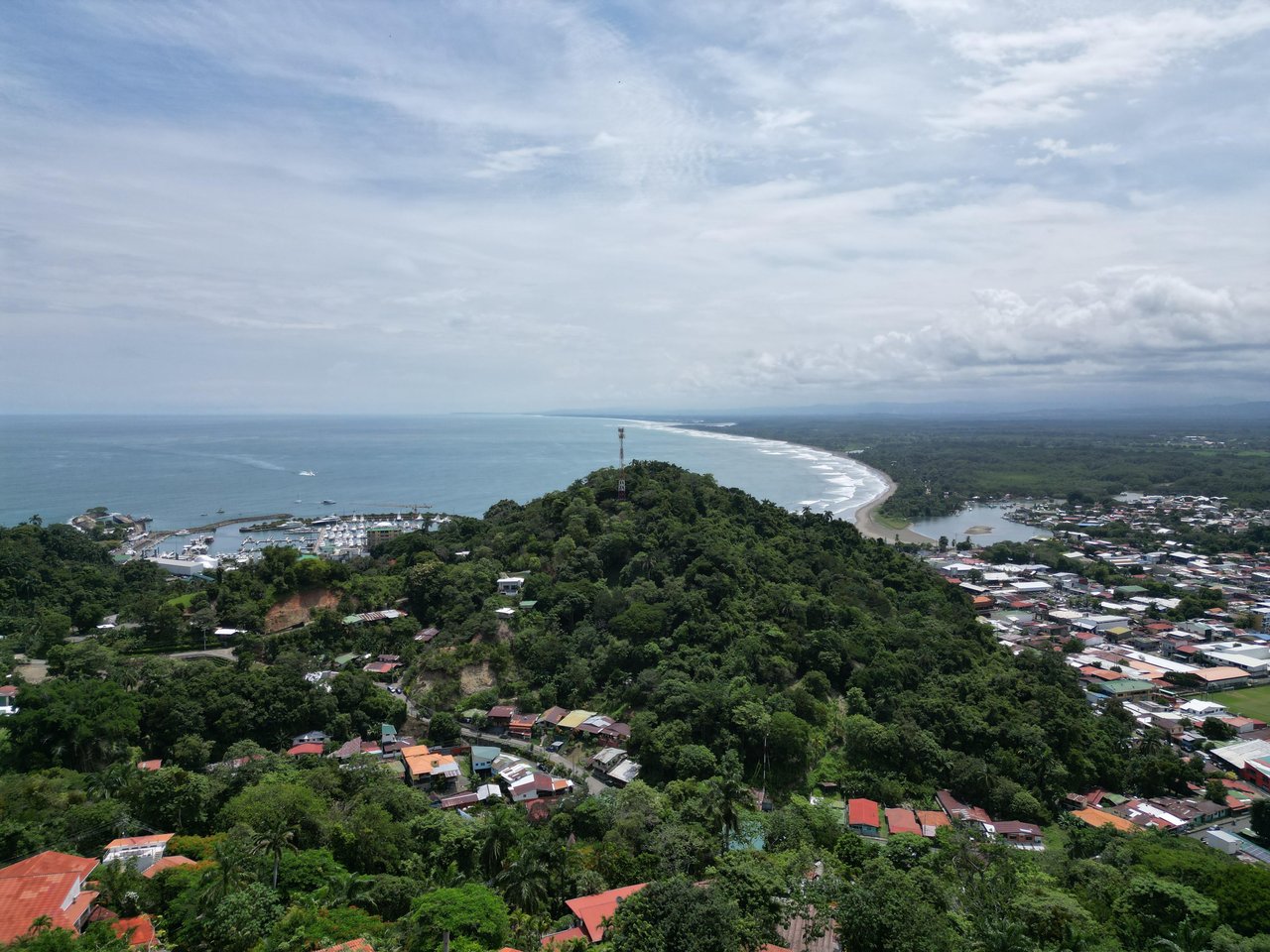 Modern Elegance Meets Incomparable Views, 3BDR&3Baths Home