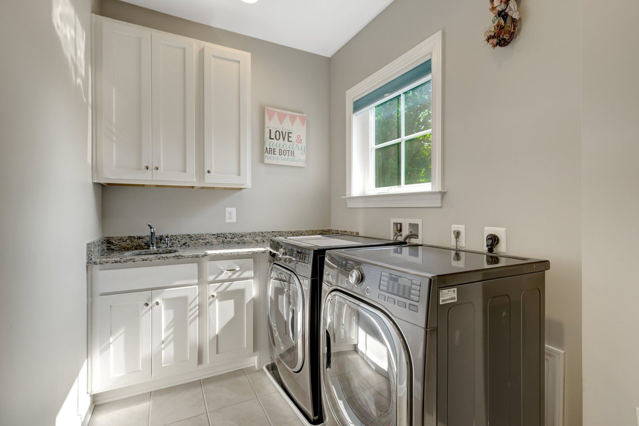 300 Jade Ct NW