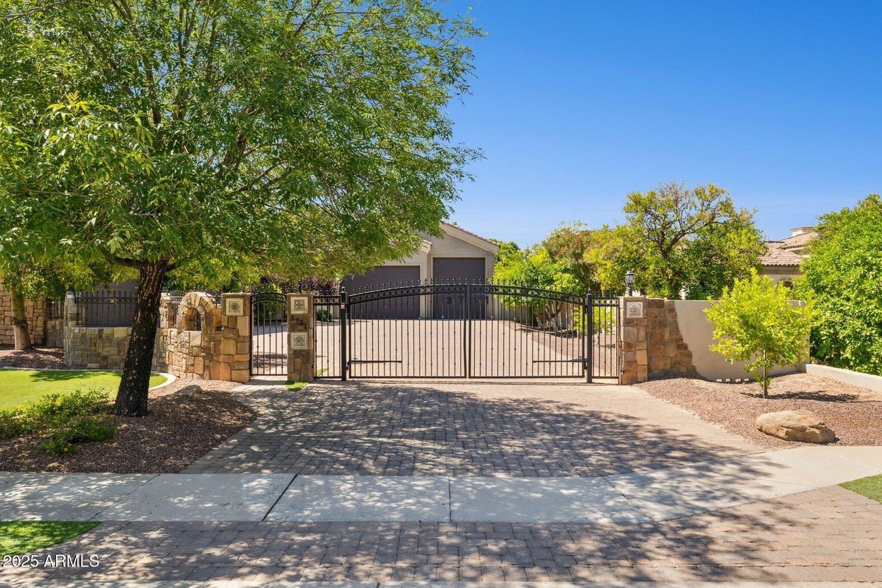 3731 E Halifax Cir 85205