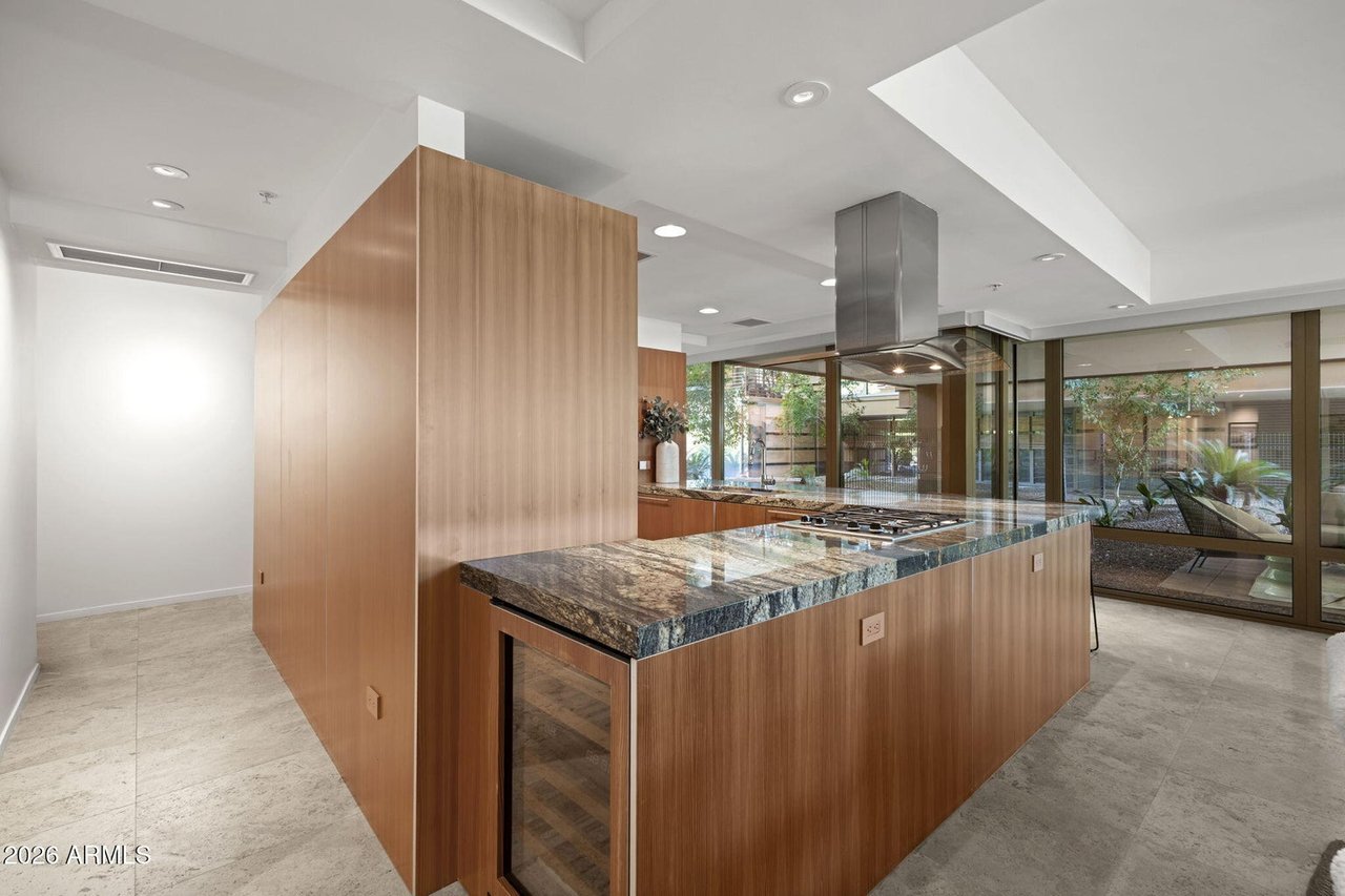 7127 E Rancho Vista Dr #1006