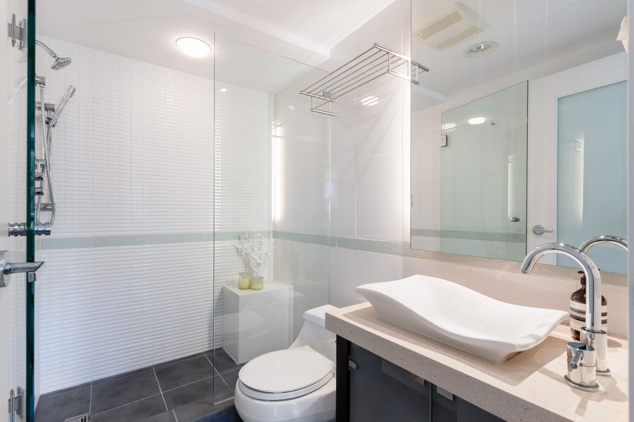 1633 W 10th Ave, #401