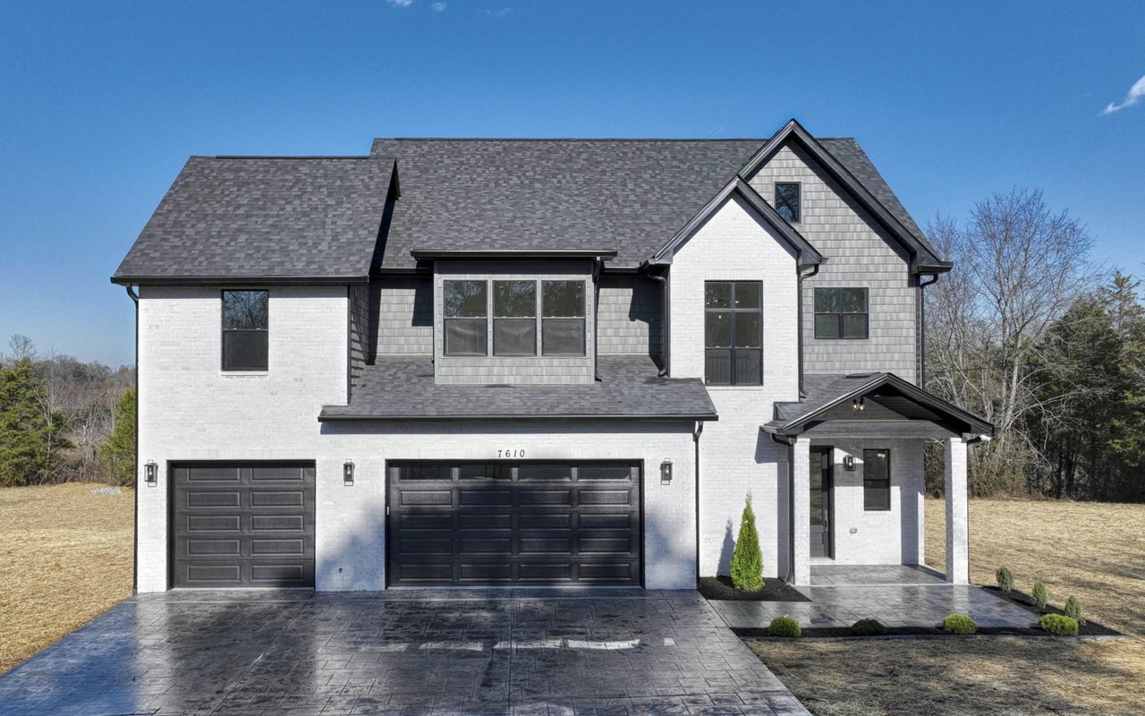 Wallace Luxury Spotlight | 7610 Washington Pike Corryton, TN 37721