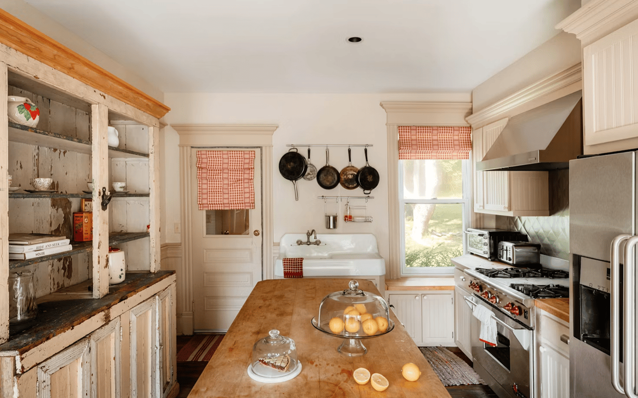 What Buyers Notice First When Touring a Home