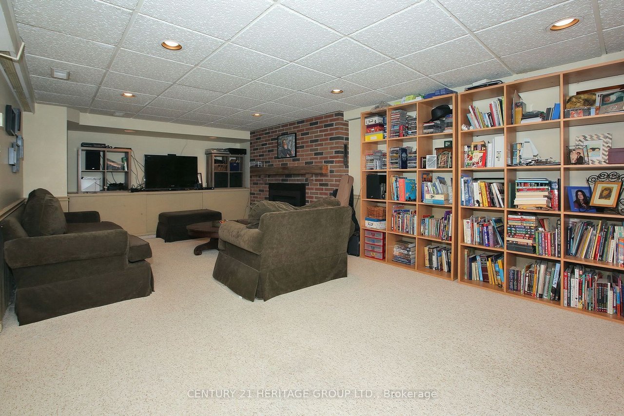  Beautifully Renovated Interior 