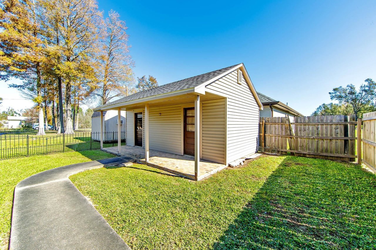 100-102 Pasture Ln