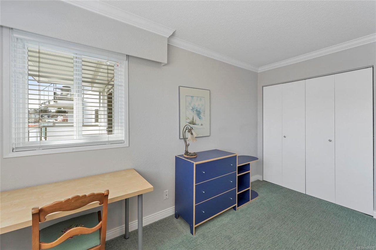204-848 Esquimalt Rd