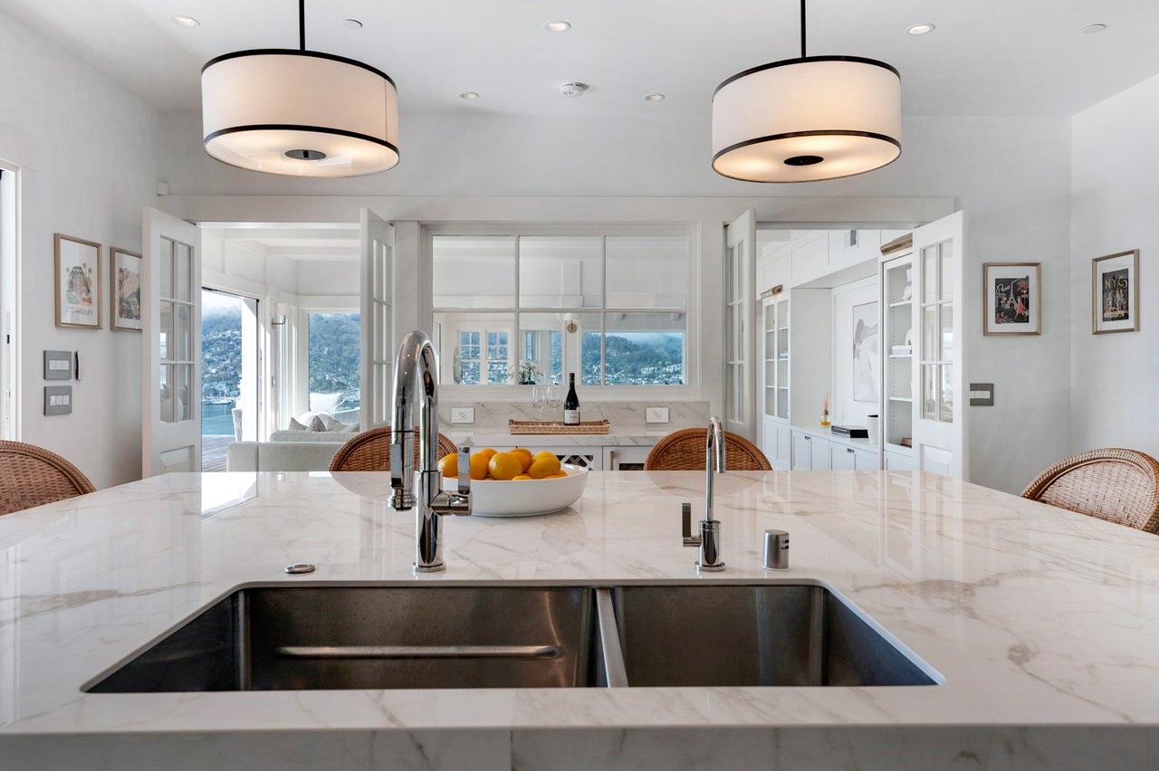 Stunning View Residence