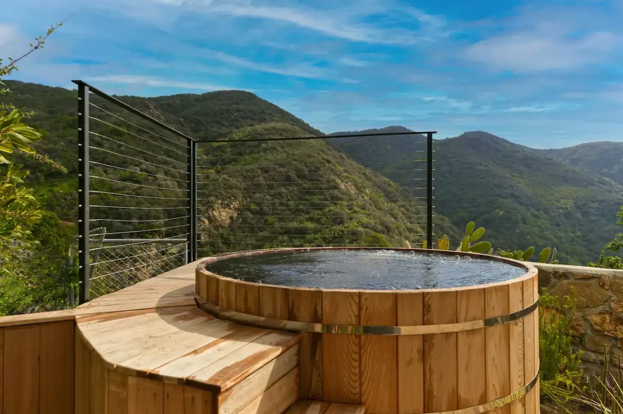 Las Flores Main+Guest House