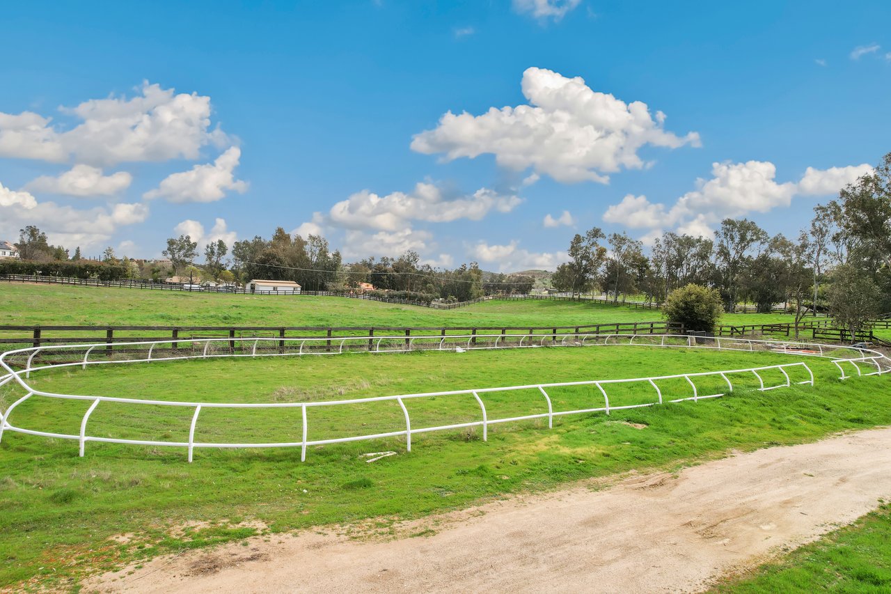 20425 Avenida Castilla