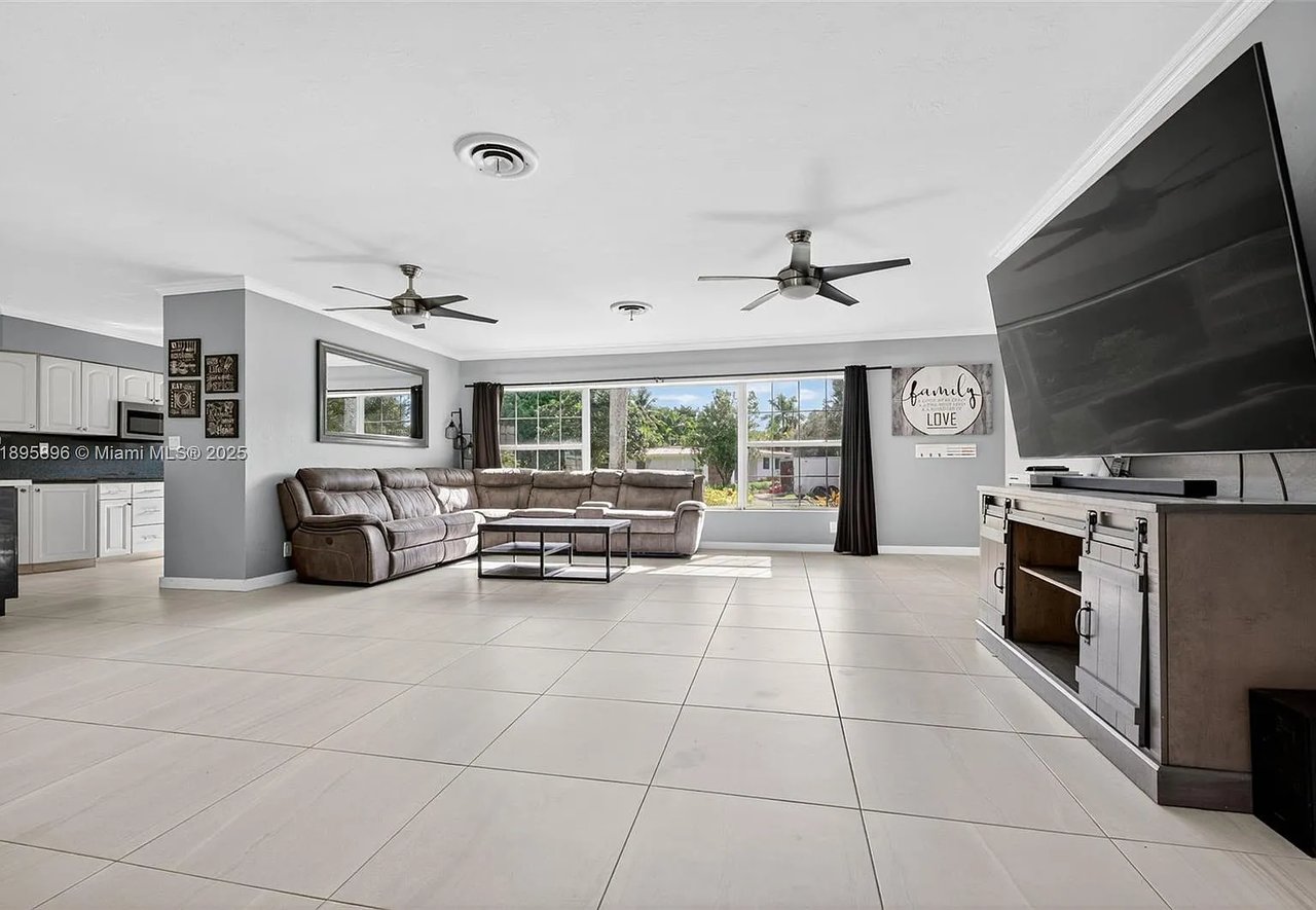 801 Holly Ln, Plantation