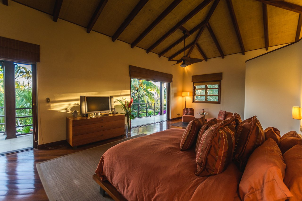 Luxuary Multi-Family Mansion