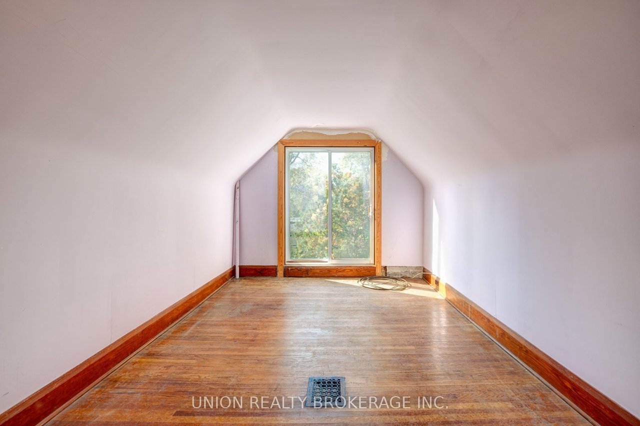 208 Gainsborough Rd